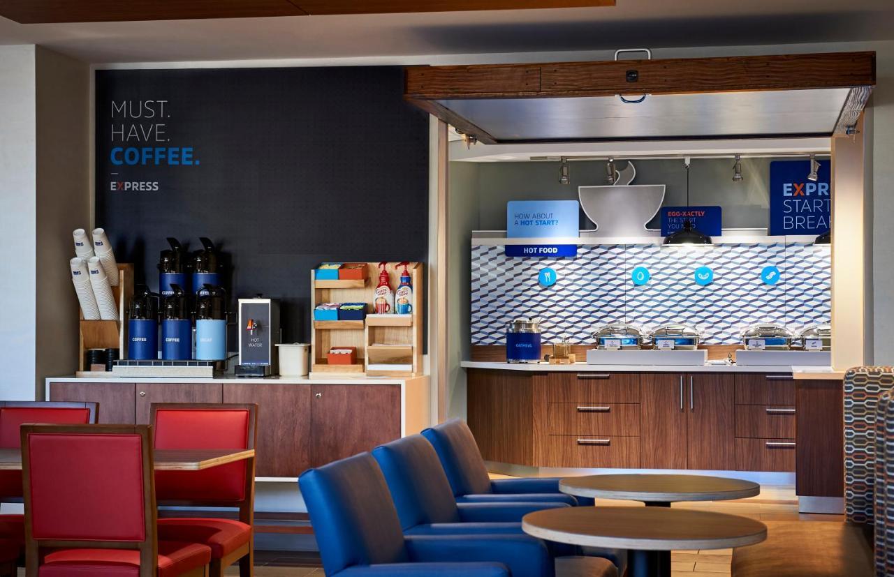 Express & - - The Villages By Ihg 3*
